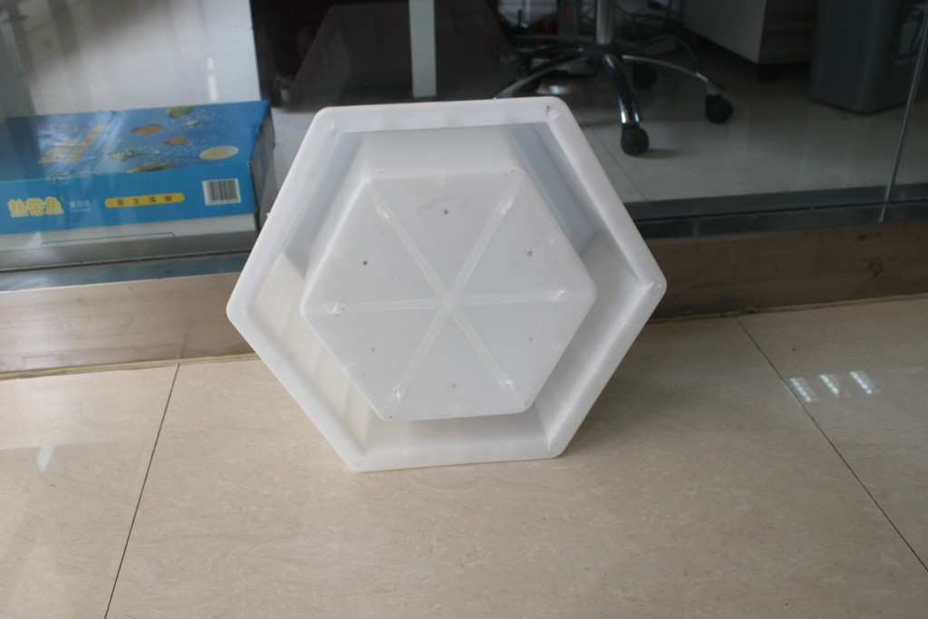 什么樣的六角塊護坡模具質(zhì)量才好？
